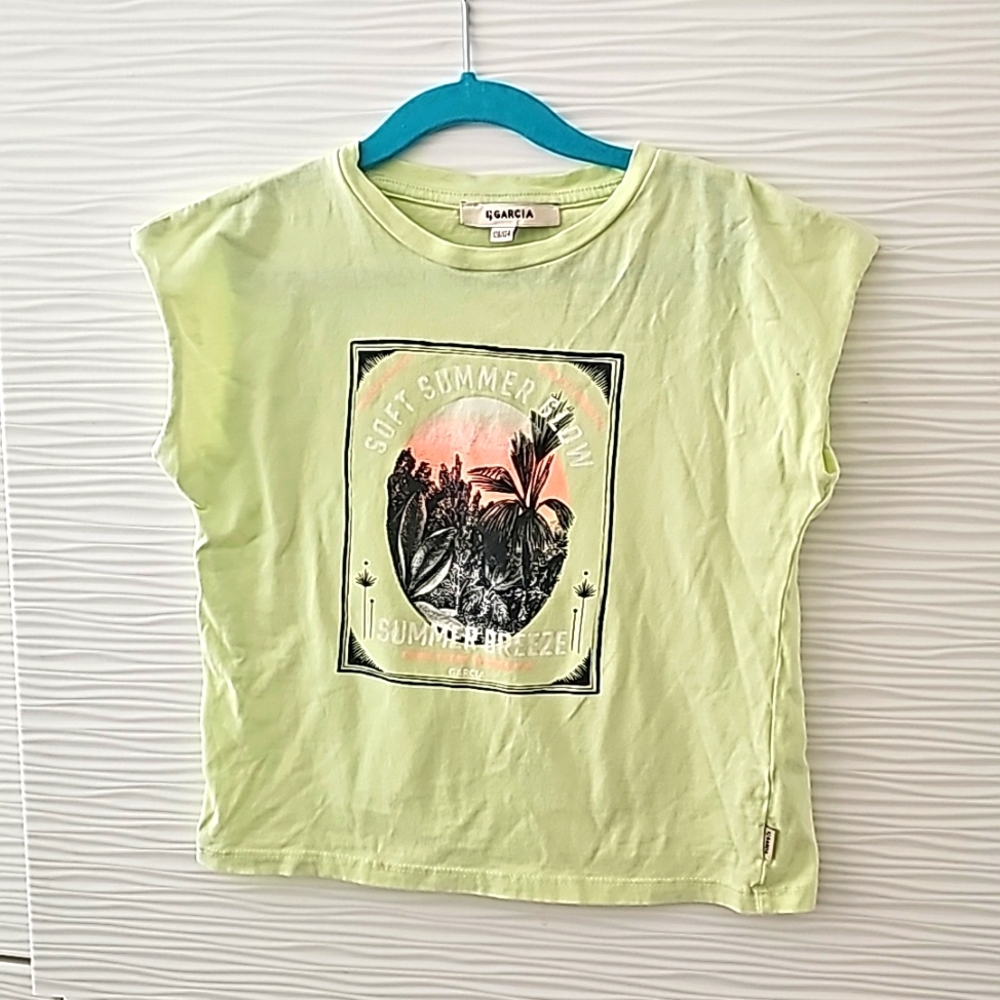 Girls muscle tank size 7-8